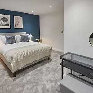  Holiday home Host & - Iburn House